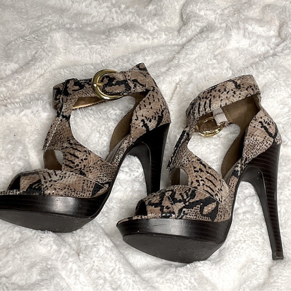 Delicious brand snakeskin print heels - Picture 3 of 5